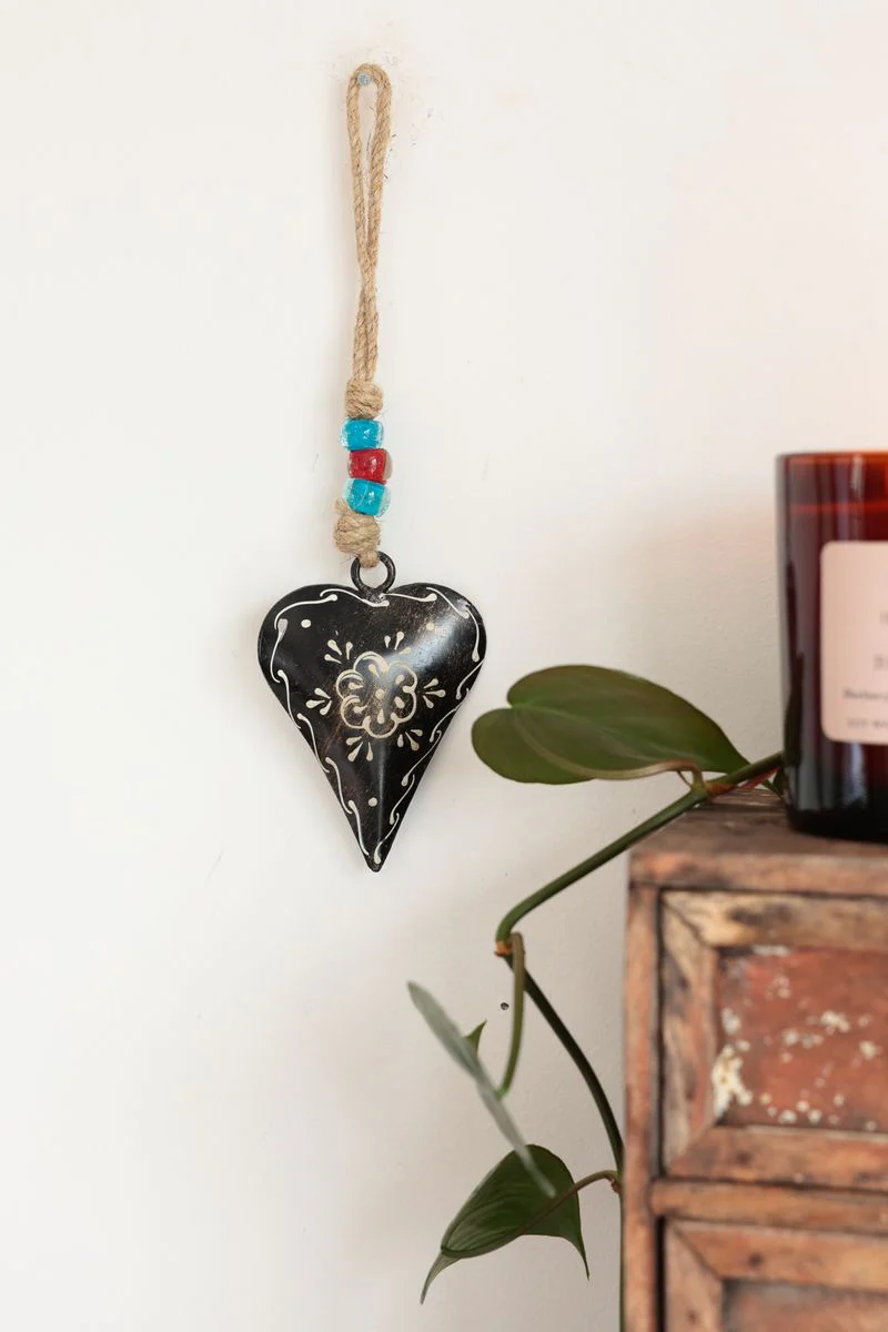 Black Heart Hanging - Image 2
