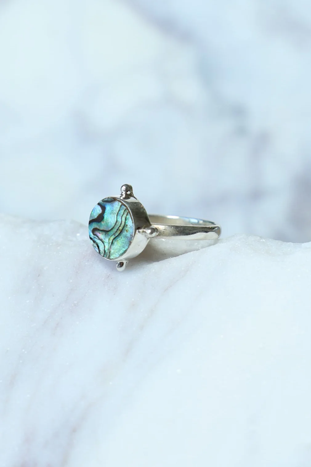 Paua Round Yuet Stone Ring