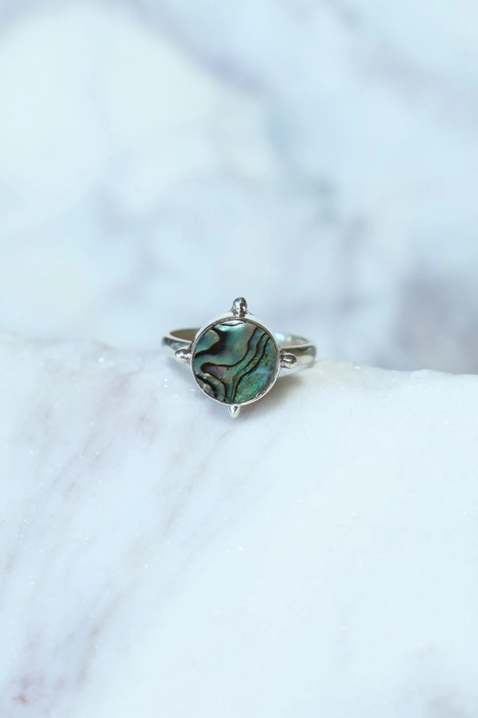 Paua Round Yuet Stone Ring - Image 3