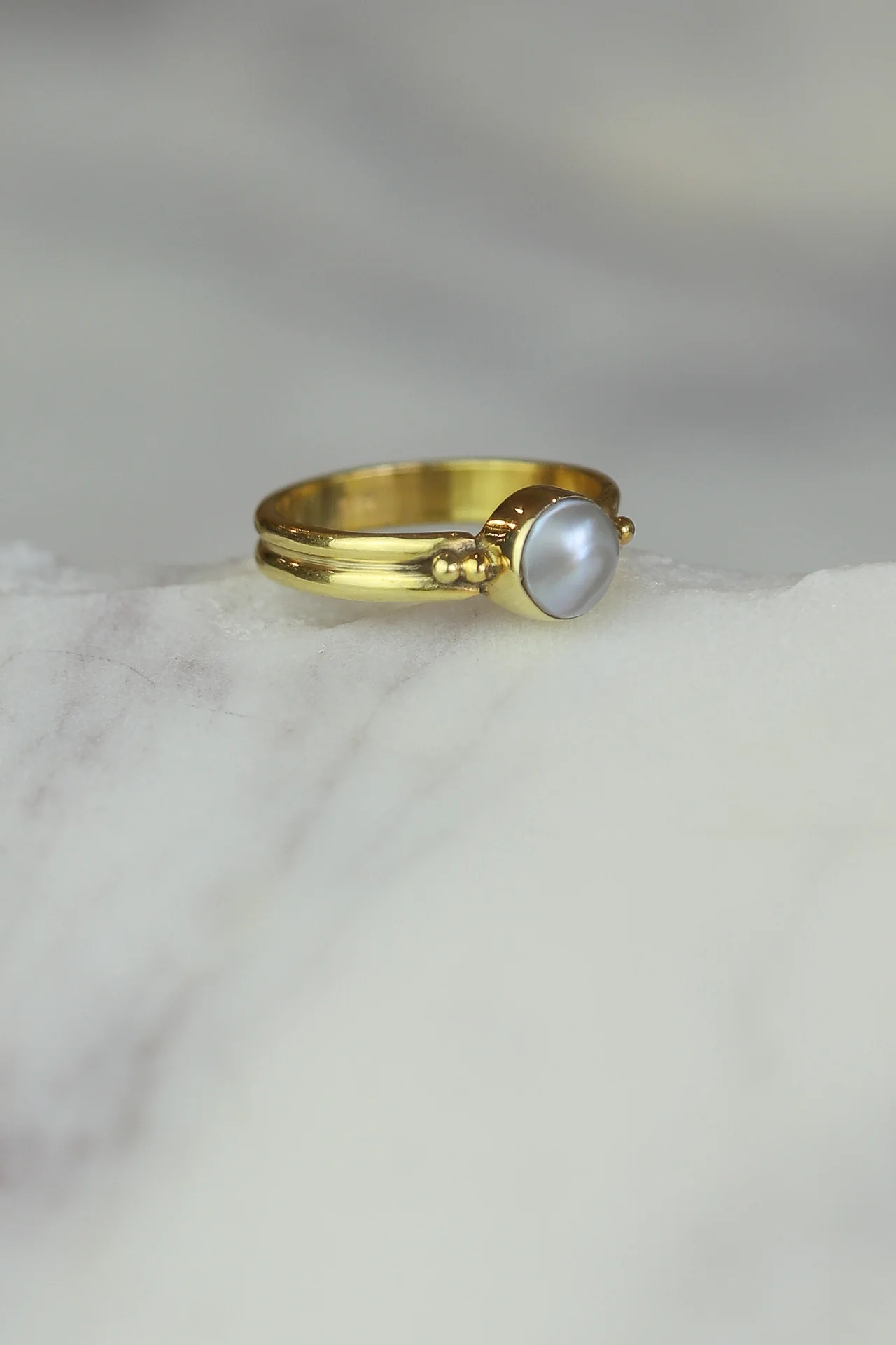Grey Pearl Gold Uko Ring - Image 3