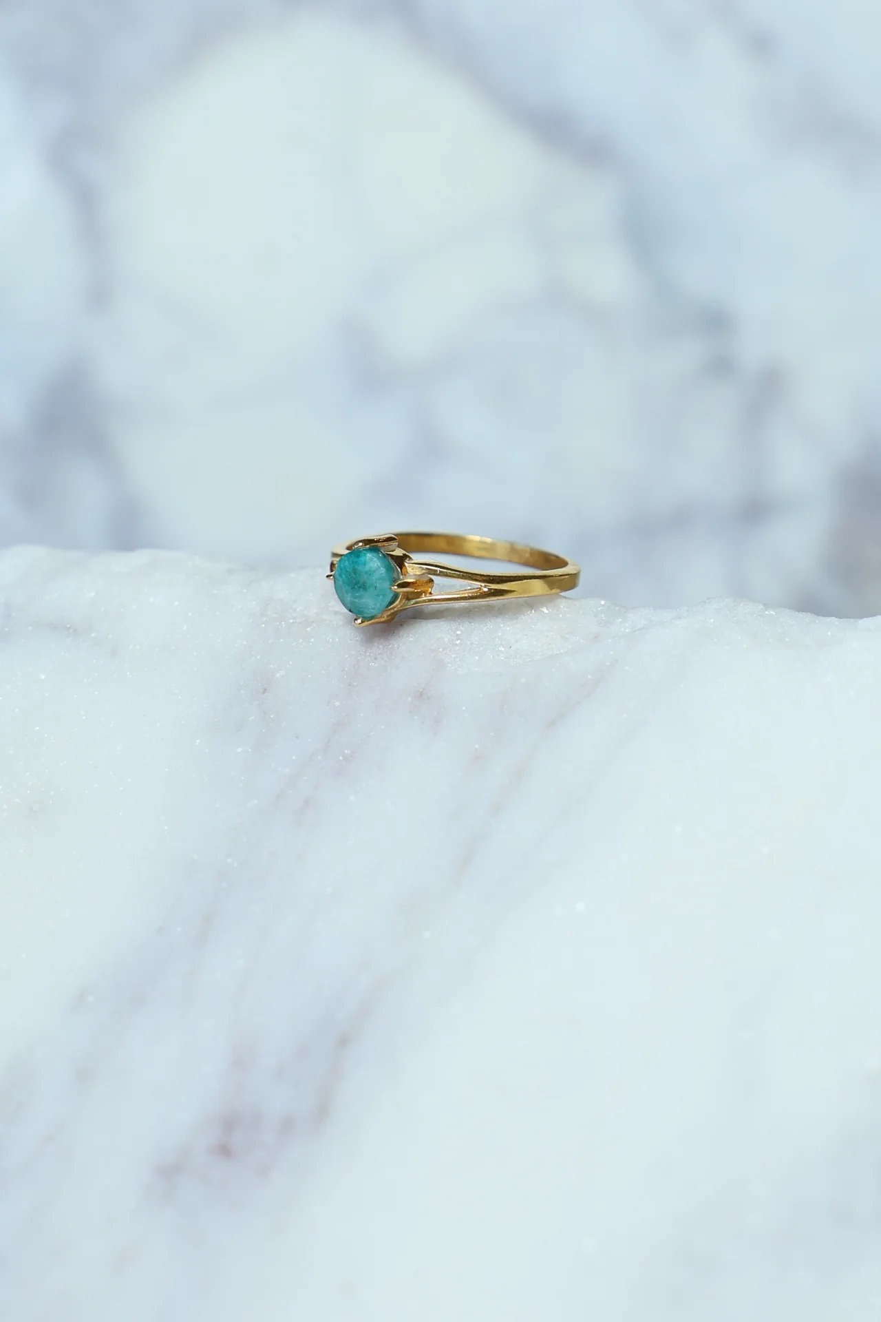 Gold Emerald Ivy Gemstone Ring - Image 3