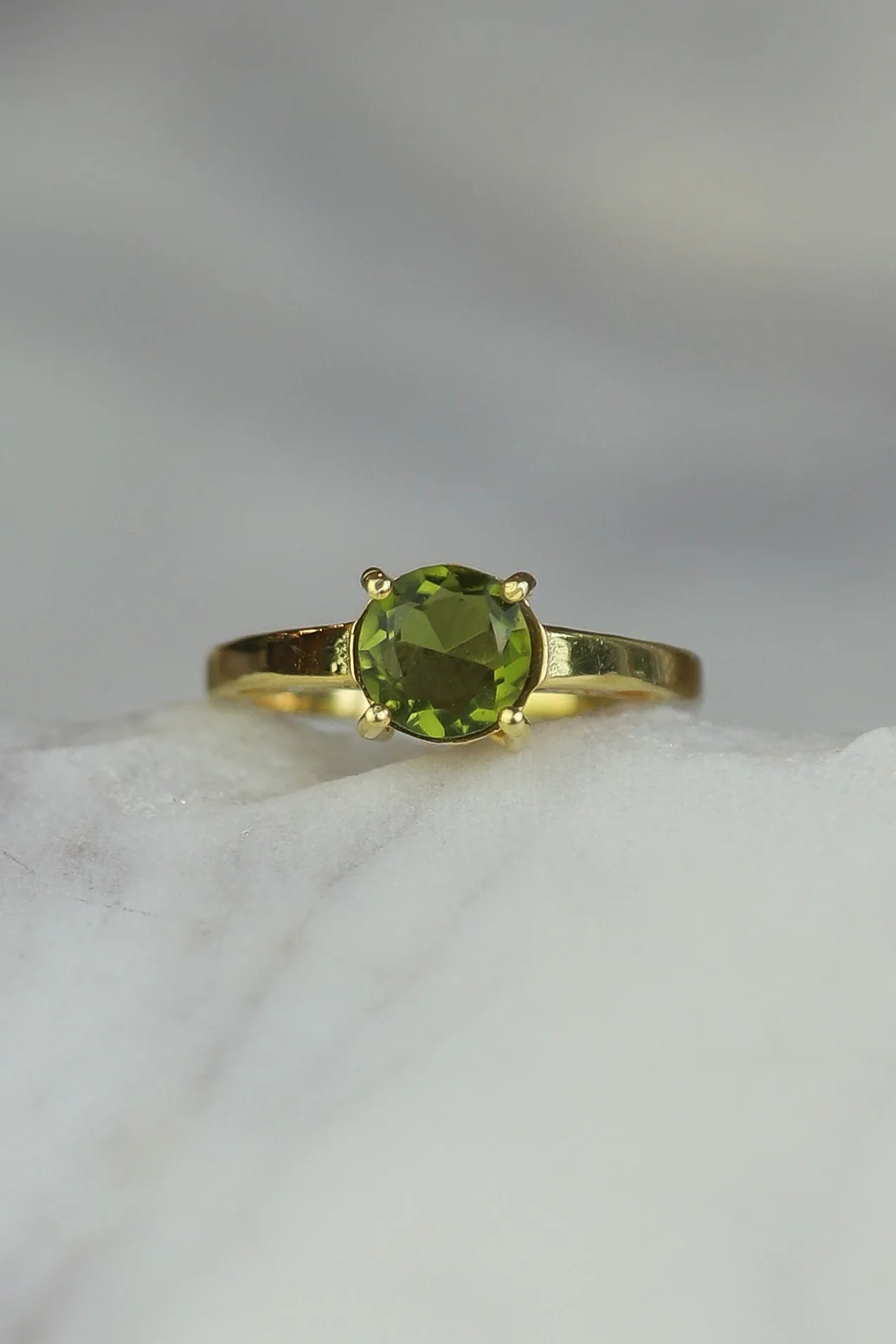Peridot Gold Agatha Claw Set Ring - Image 3