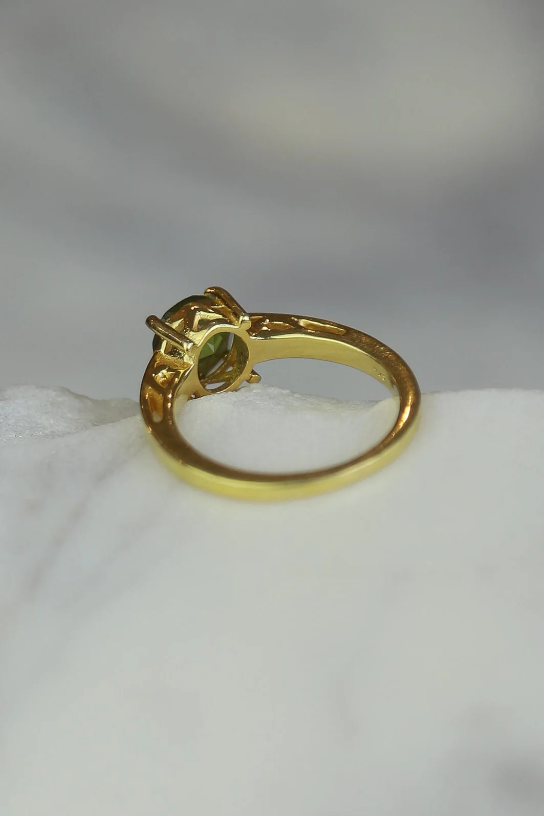 Peridot Gold Agatha Claw Set Ring - Image 4