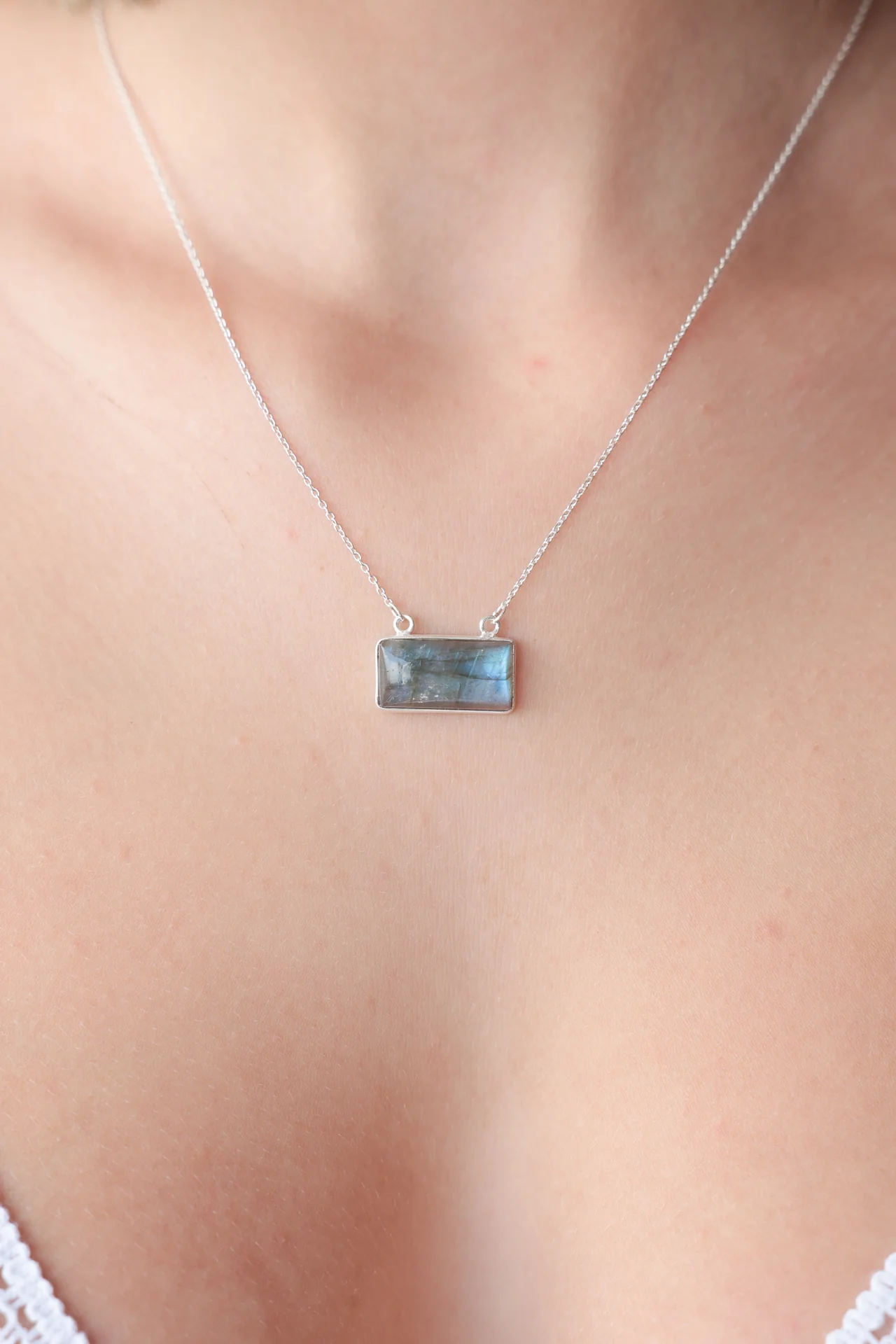 Niveena Labradorite Necklace - Image 4