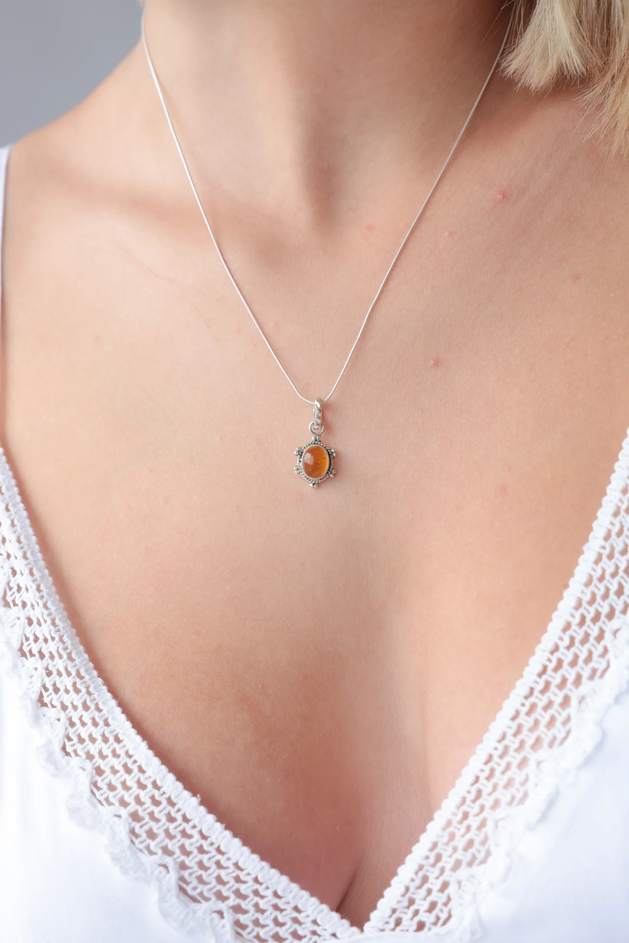 Miliana Amber Pendant - Image 3
