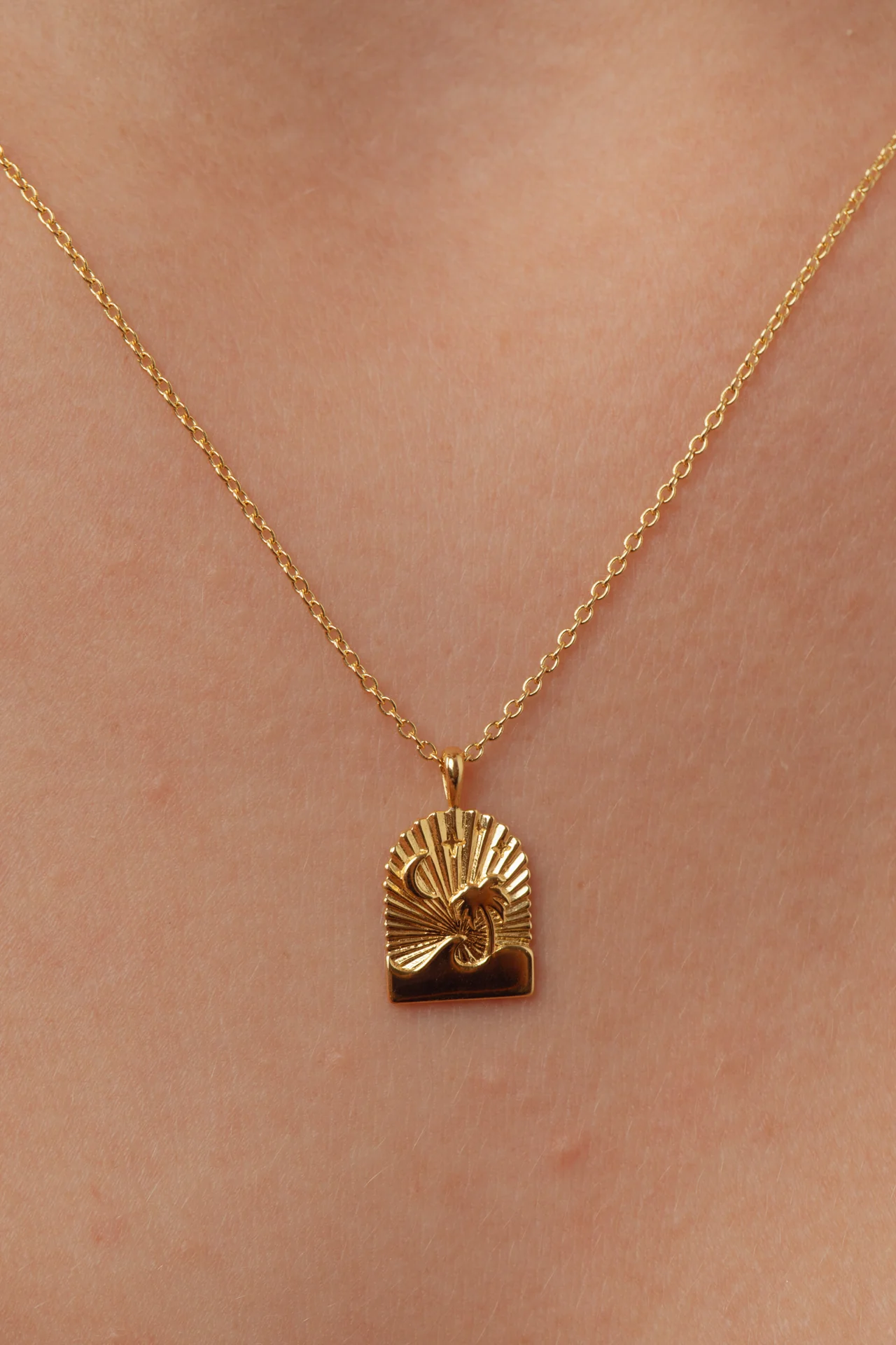 Waves Gold Necklace - Image 2