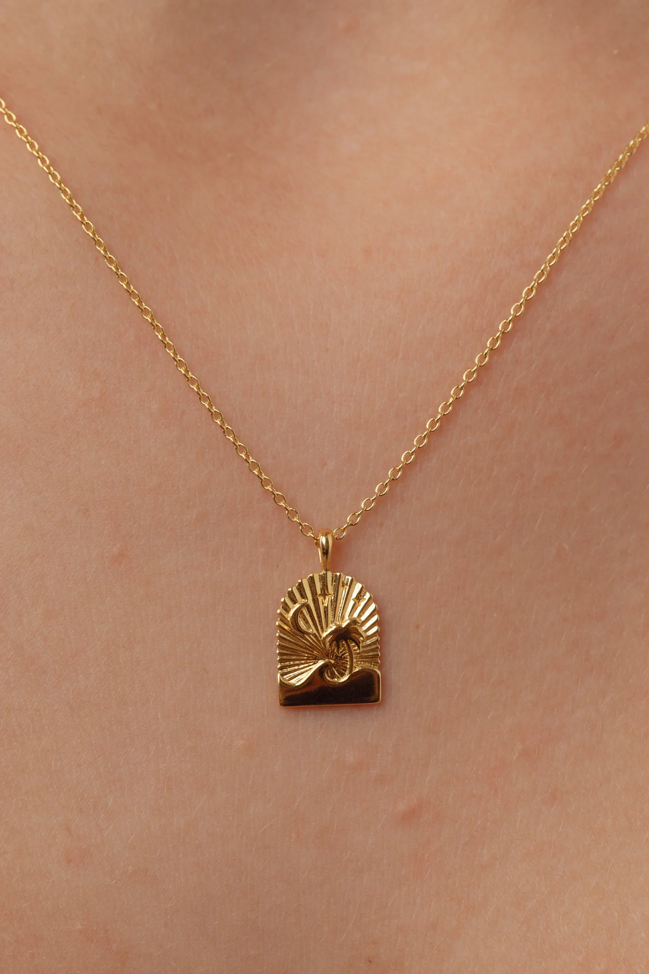 Waves Gold Necklace - Image 3