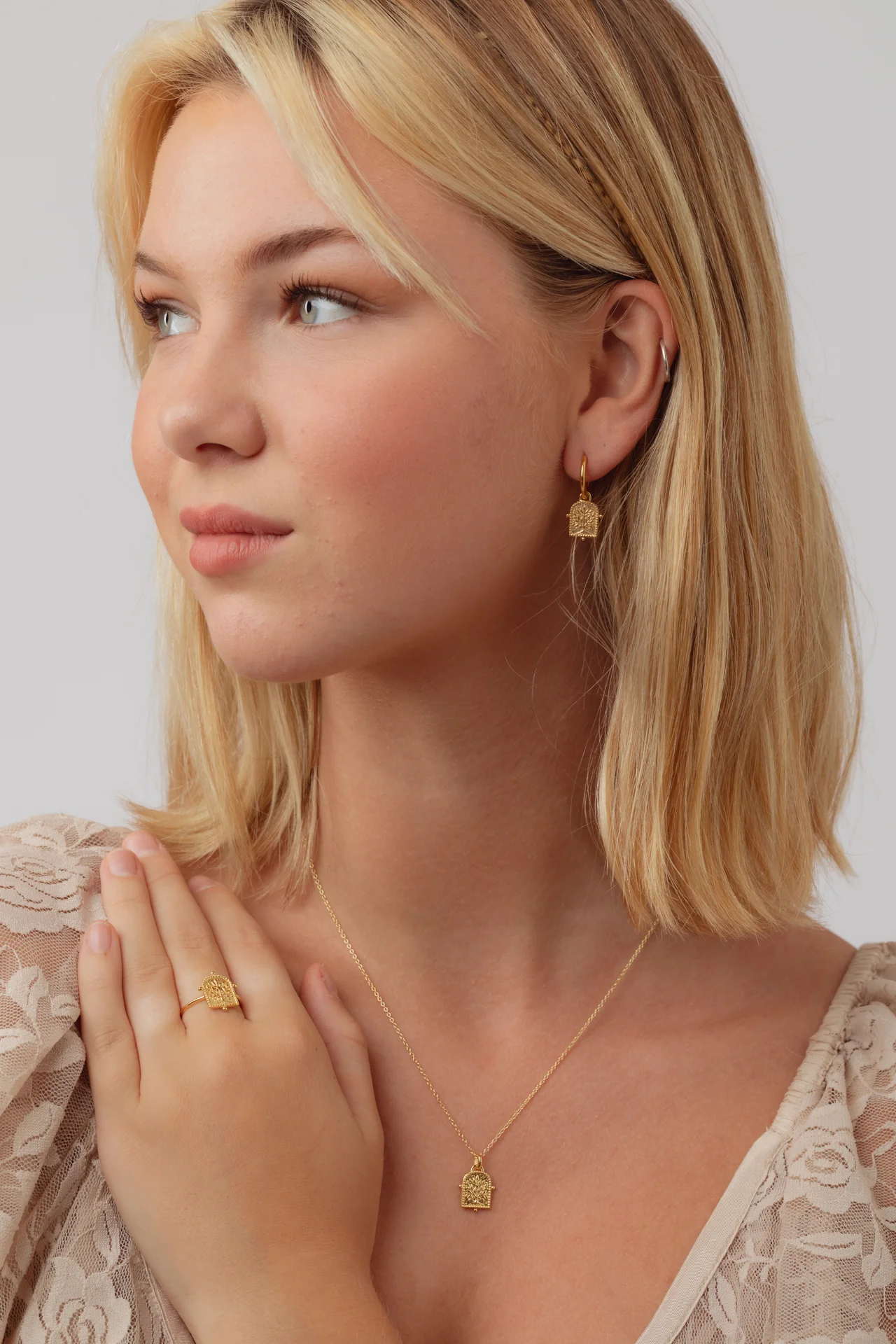 Thendro Olive Gold Necklace