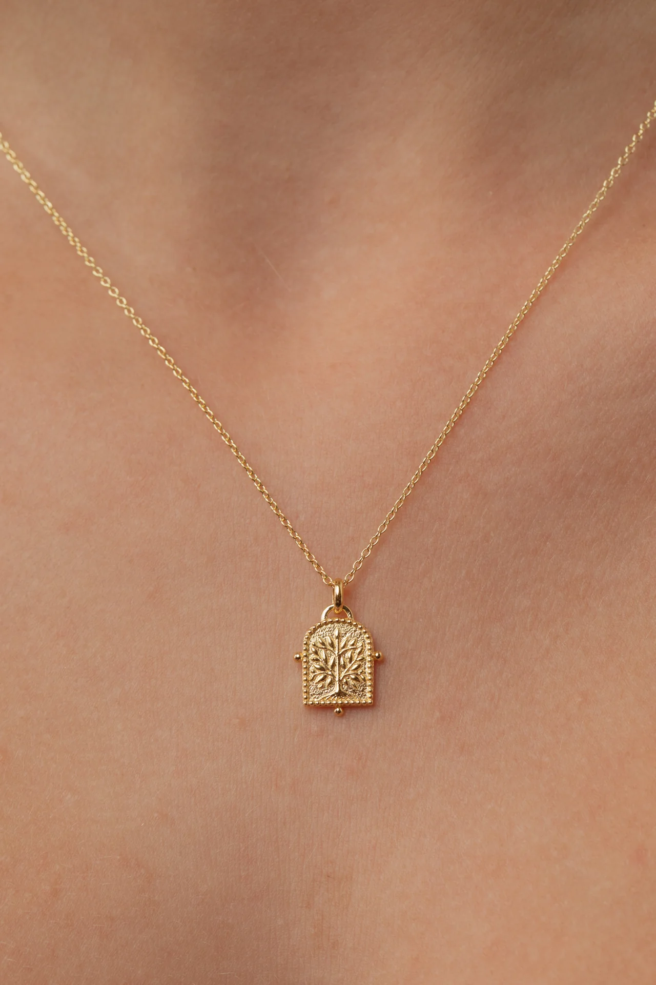 Thendro Olive Gold Necklace - Image 2