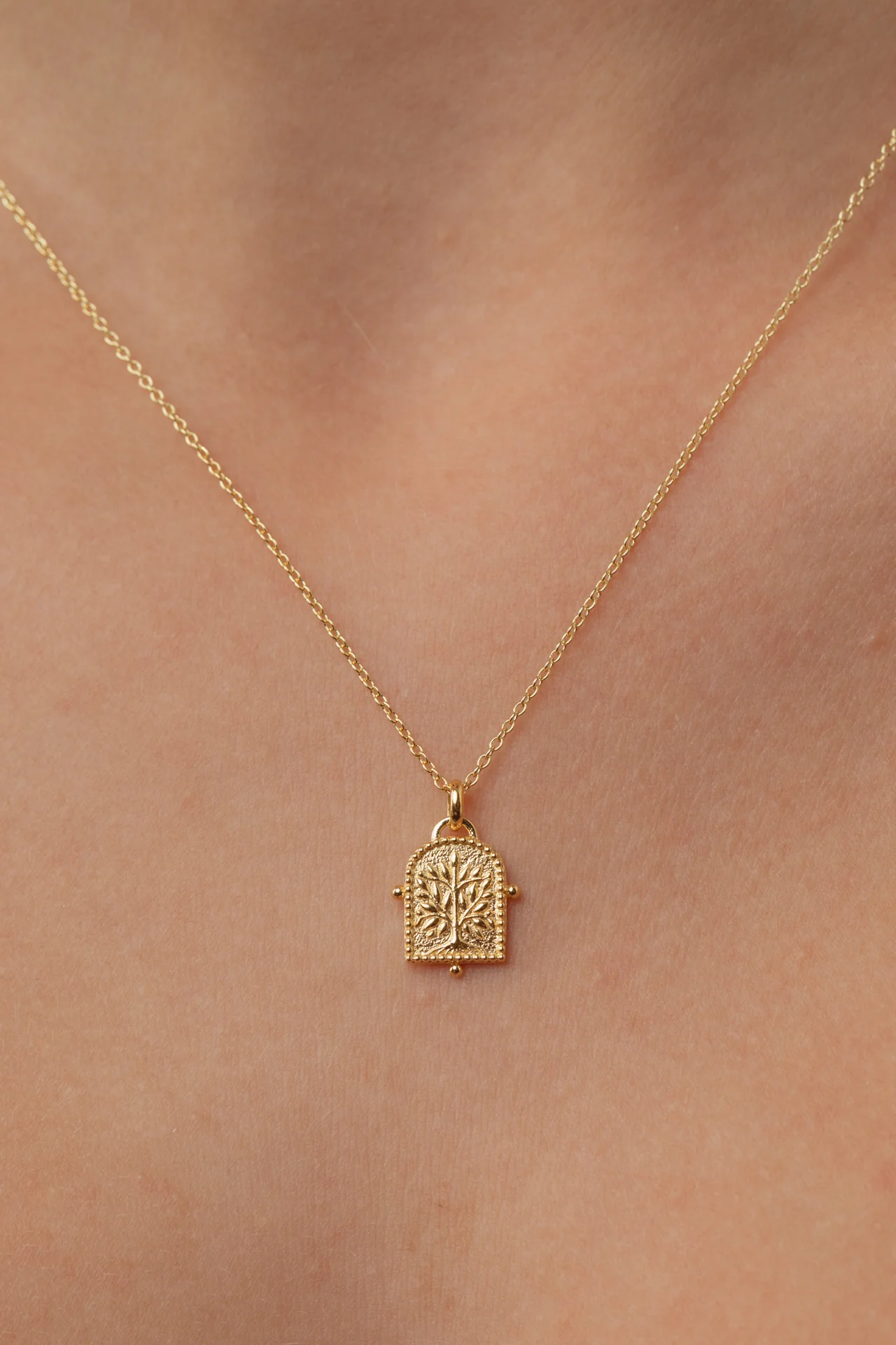 Thendro Olive Gold Necklace - Image 3