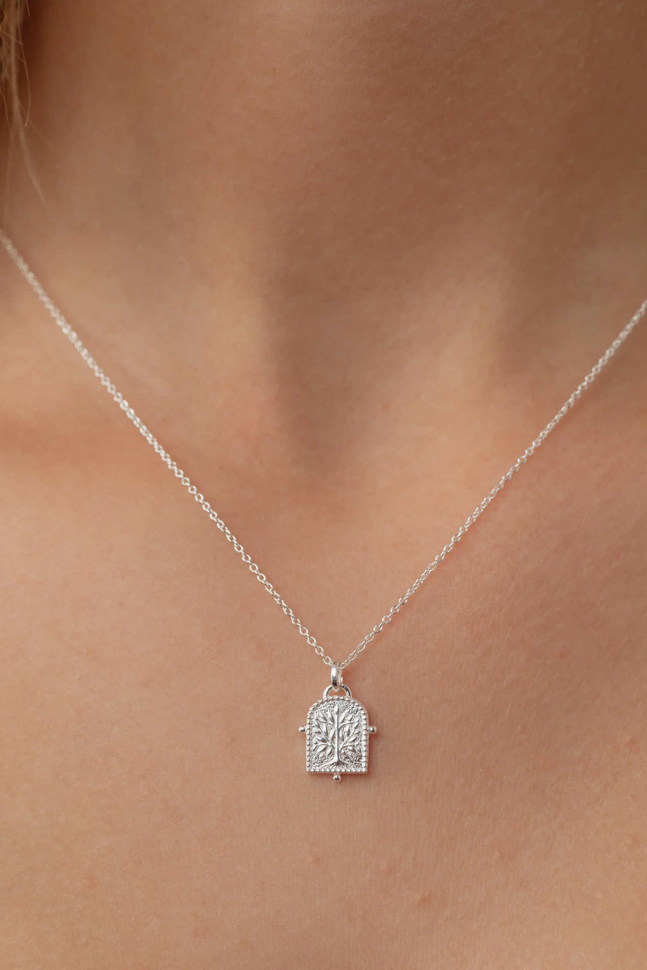 Thendro Olive Silver Necklace