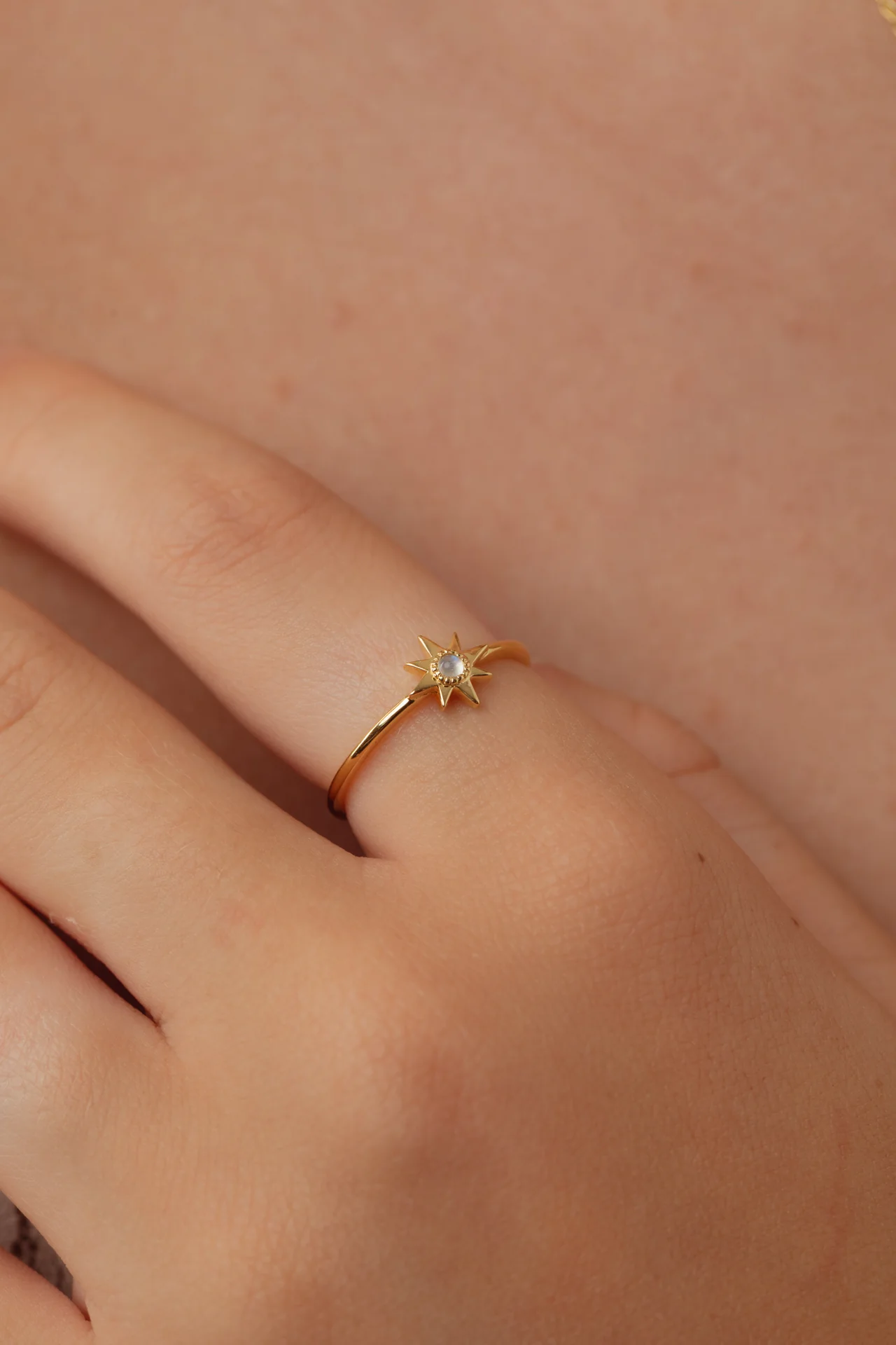 Stari Rainbow Moonstone Gold Ring