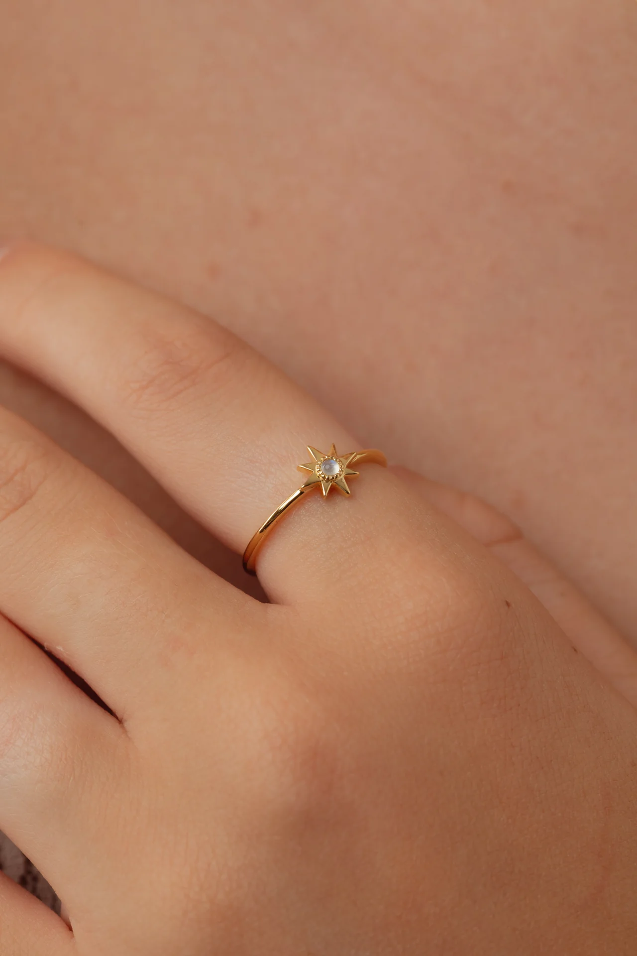 Stari Rainbow Moonstone Gold Ring - Image 2