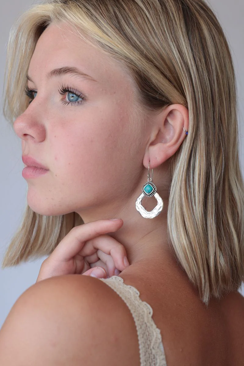Pari Earrings - Image 3