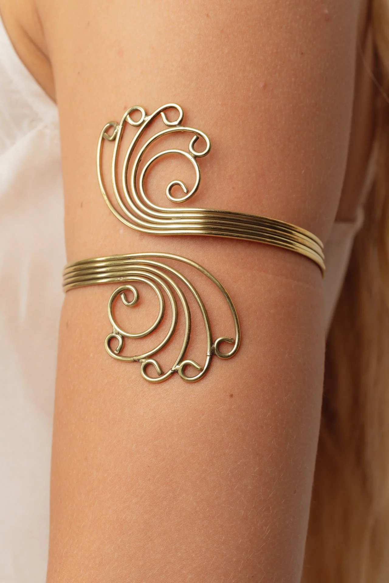 Aarya Gold Arm Cuff - Image 2