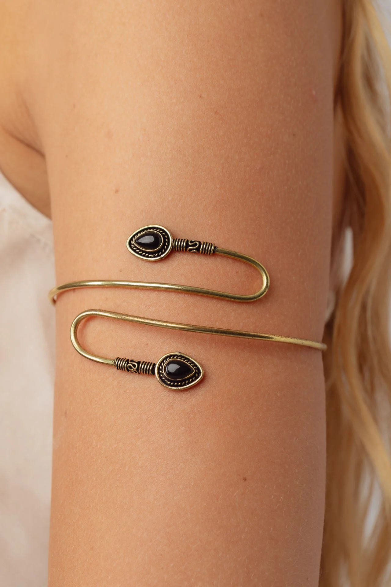 Isha Gold Arm Cuff - Image 3