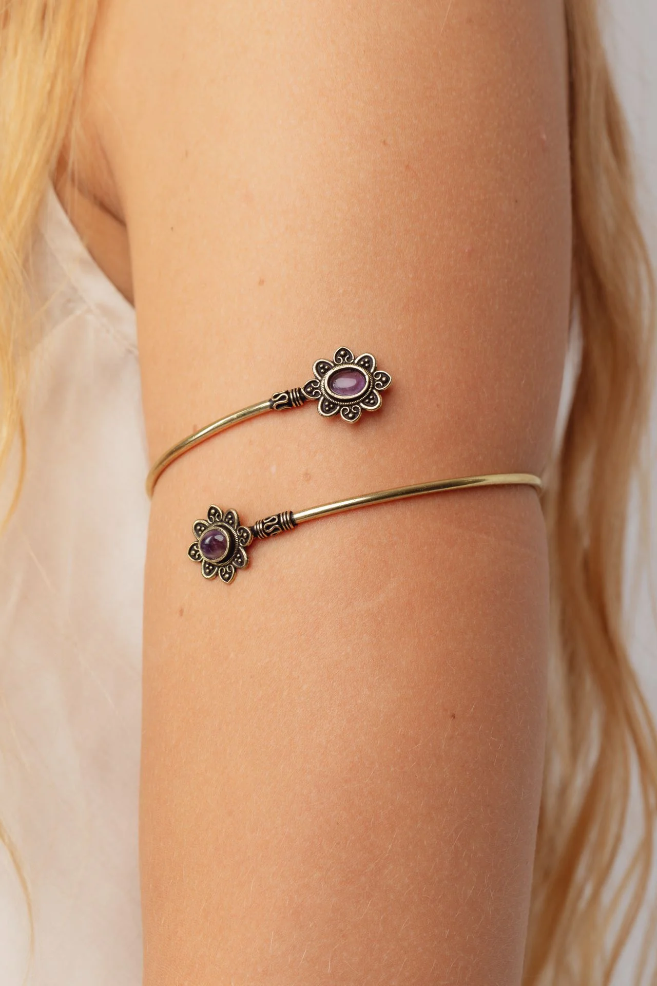 Nira Gold Arm Cuff - Image 3
