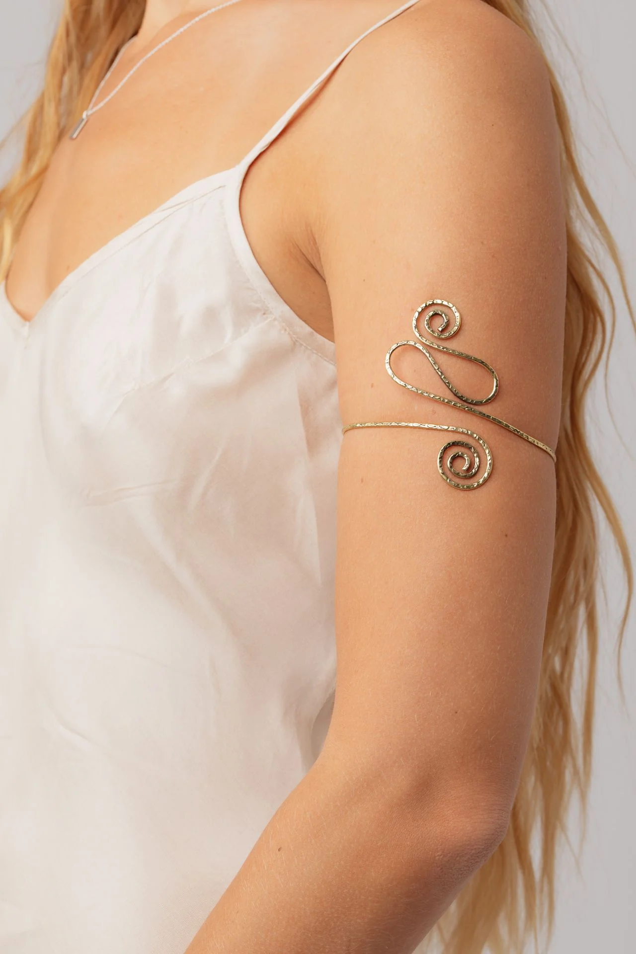 Rumiya Gold Arm Cuff - Image 2